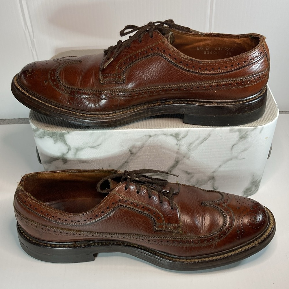 Vintage Florsheim Imperial 93602 8.5 men’s brown wingtip lace up shoes. Box 1 - Picture 2 of 10
